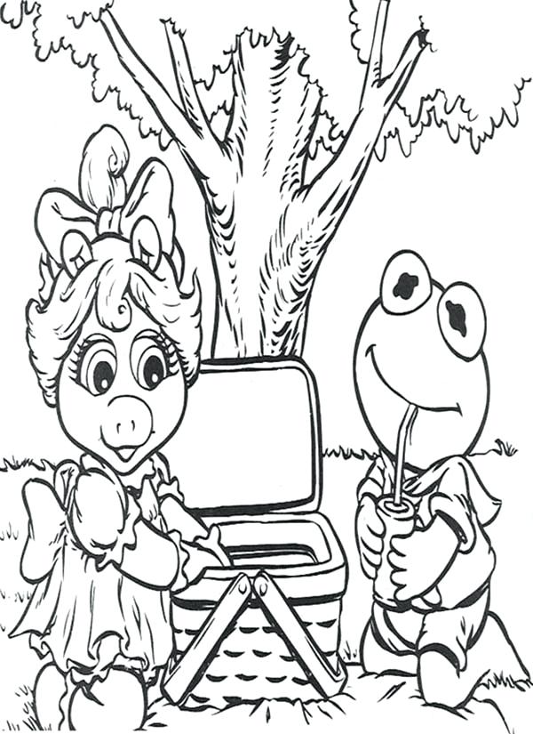 29 Fun Miss Piggy Coloring Page Printable 7